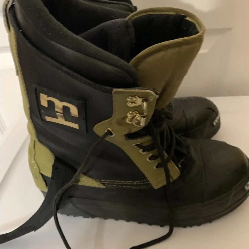 Morrow snowboard boots mens sz 8‎ Black and Green Snowboard Boots